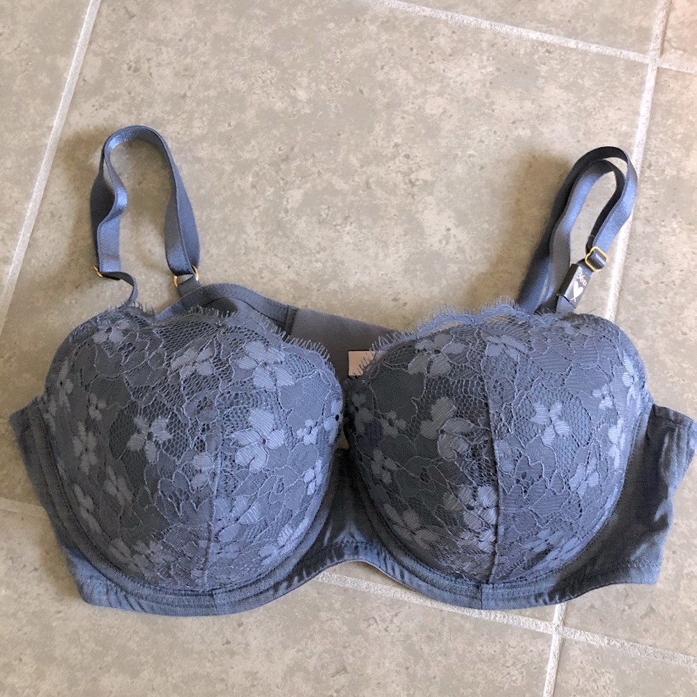 NWT Victoria Secret Lace Bra 36D